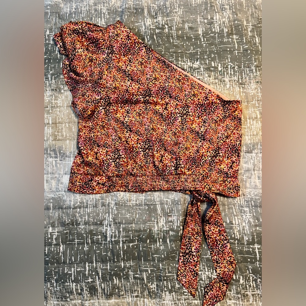 Express - One-Shoulder Leopard Print Top - Picture 2 of 3